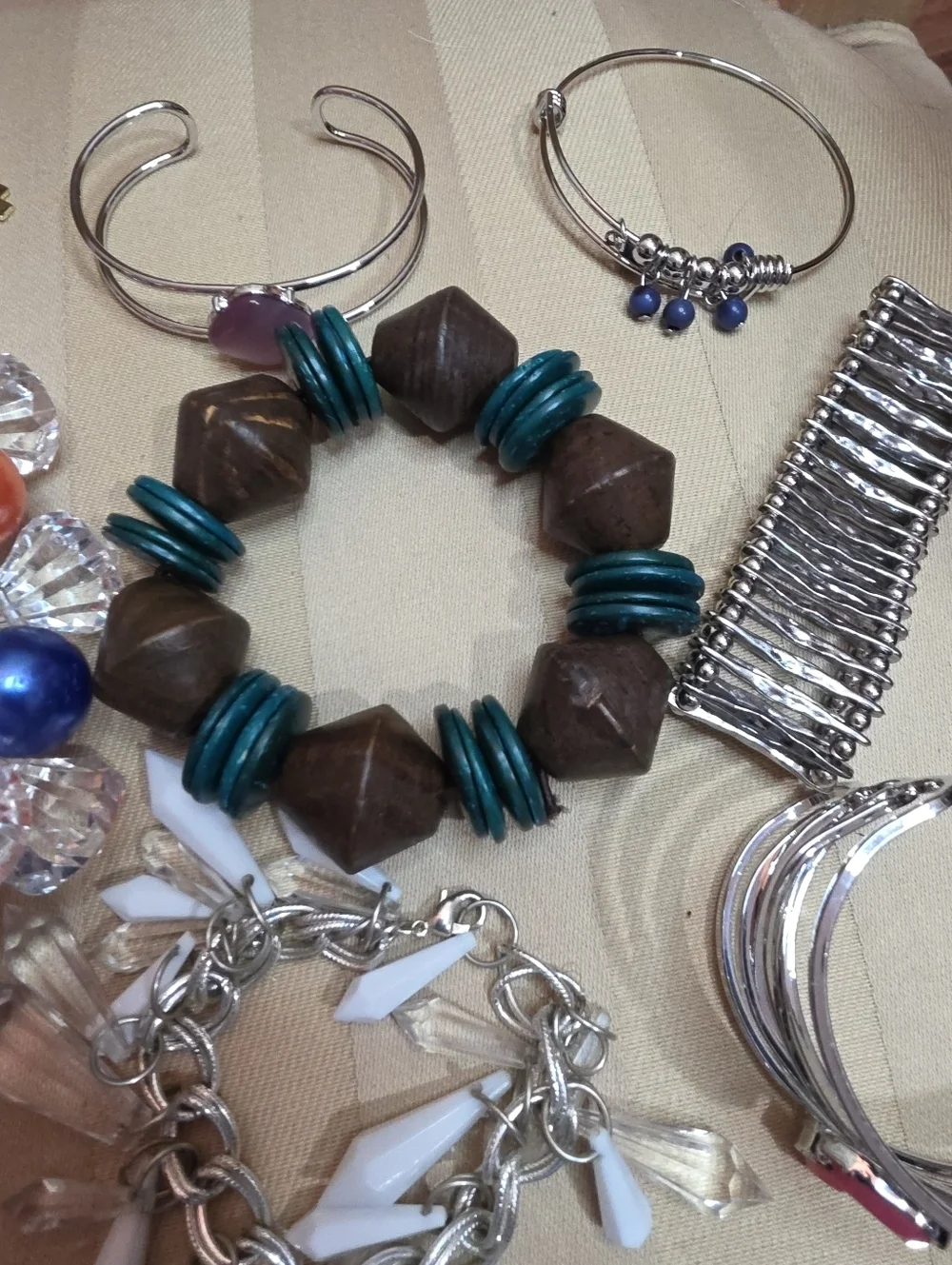 RESELLERS!!! LOT OF 27 BRACELETS KEEP OR RESELL - Picture 8 of 10